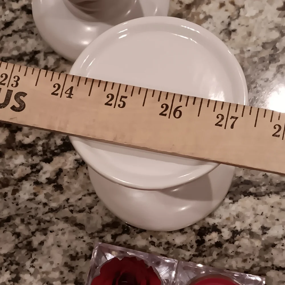 White Ceramic Holders & Red Scented Accent Candles Set NEW! - Picture 9 of 11